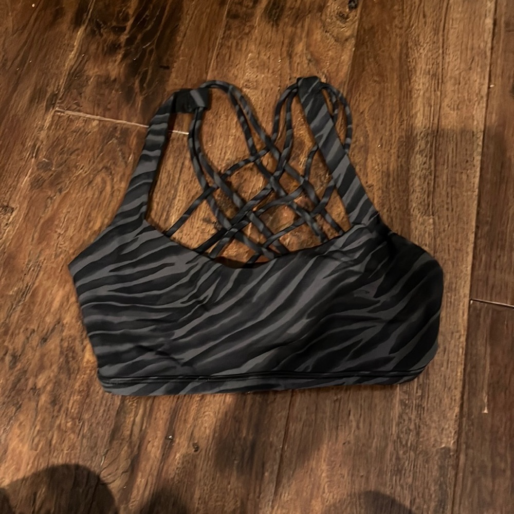 Lululemon fee to be wild sports bra